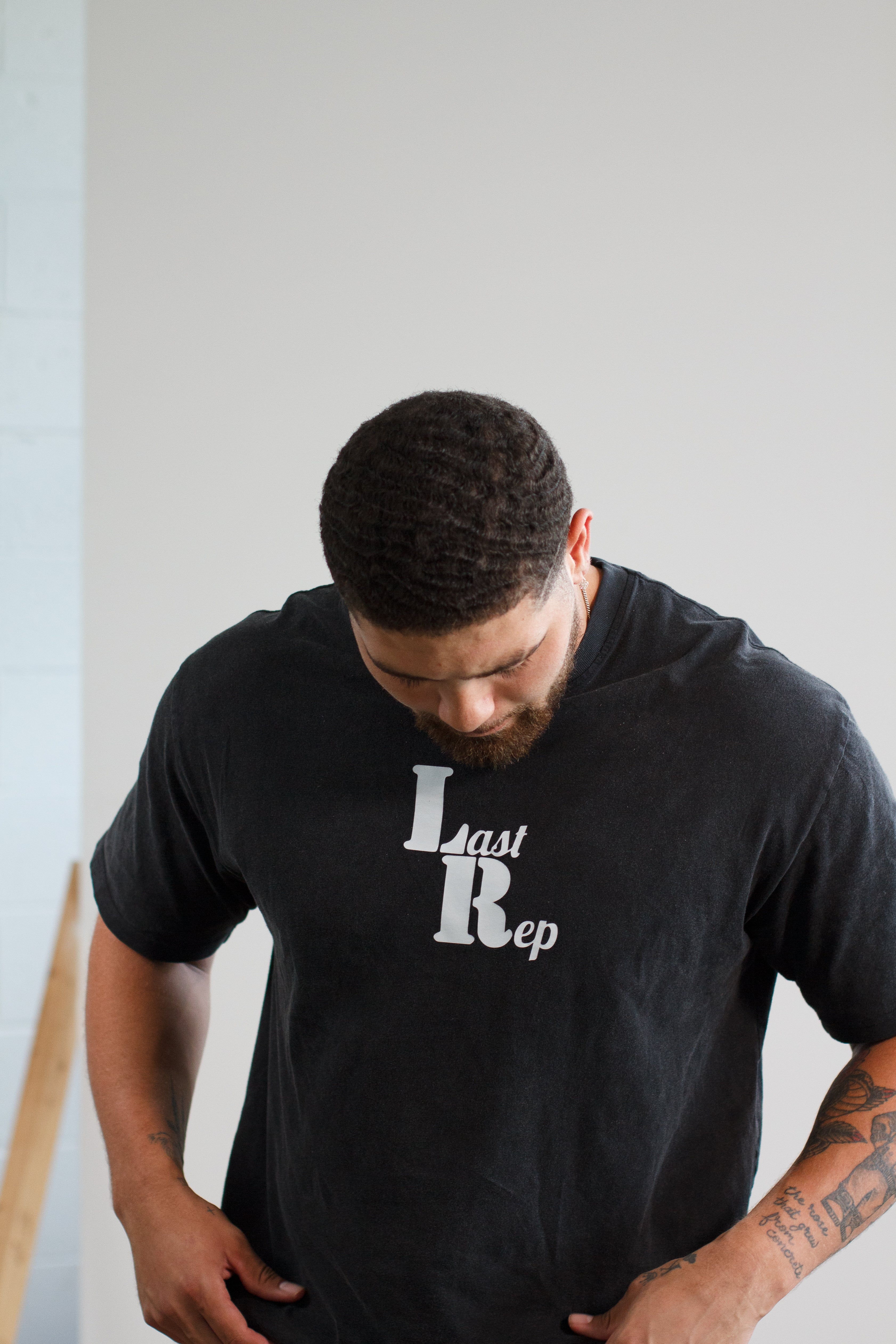 man wearing black Last Rep pump cover