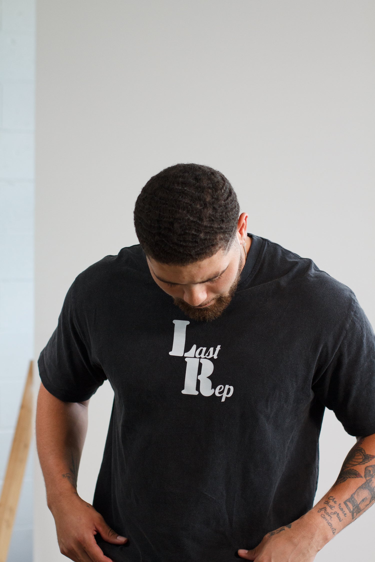 man wearing black Last Rep pump cover