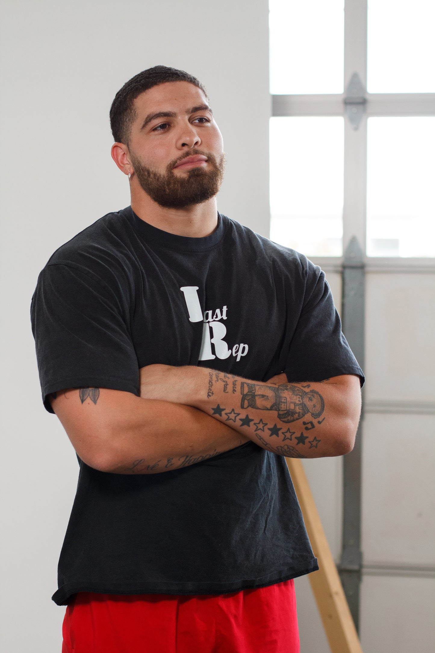 man wearing black pump cover with Last Rep logo